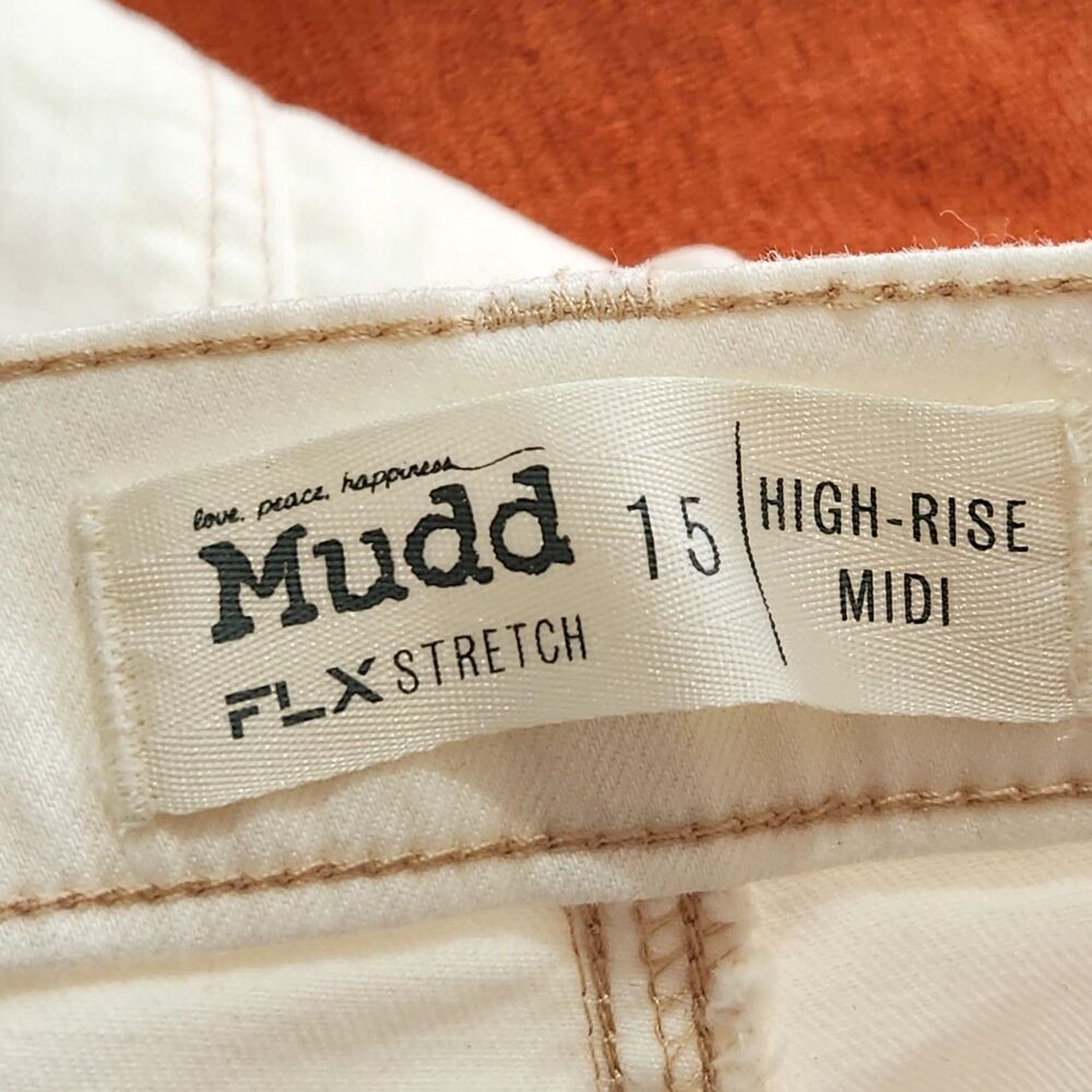 Mudd Womens Shorts Size 15 Ivory Stretch High Rise Midi Front Buttons - Picture 4 of 12